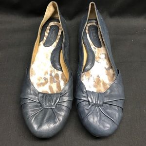 Navy blue Born flat shoes.